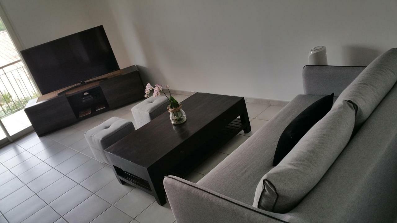 شقة Apt 50M2 Avec Balcon Tout Equipe Proche D'Avignon بيرنيه لو فونتينز المظهر الخارجي الصورة